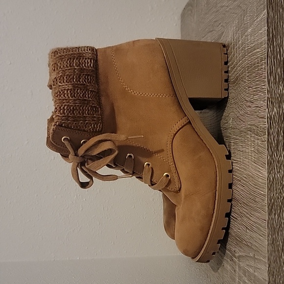 Cute Boots! Brown, size 8, ...me too brand - Picture 2 of 3